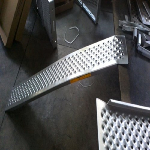 Arc-shaped aluminum gangplank